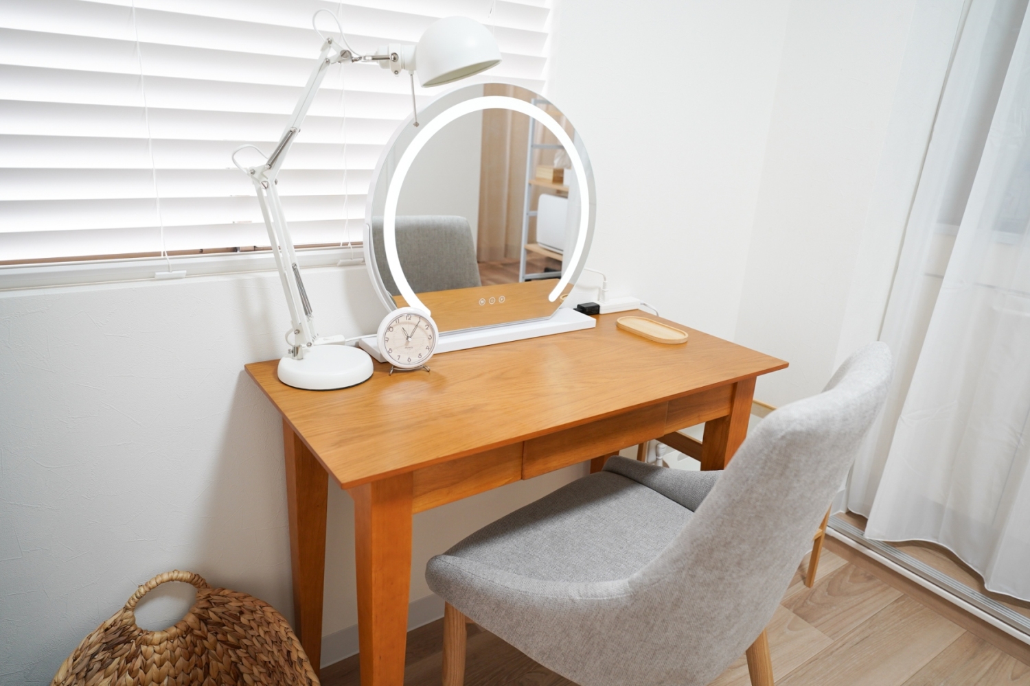 テーブル・女優ミラー・スタンドライト