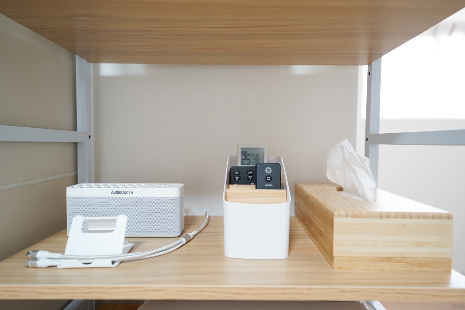 スピーカー・充電コード・スマホスタンド